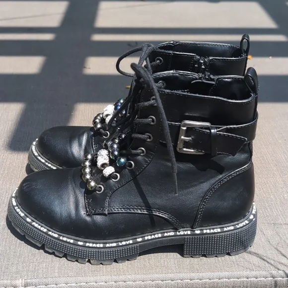 Steve Madden Jollie Fashion Boot With Charms, Sz 2. - Picture 1 of 8